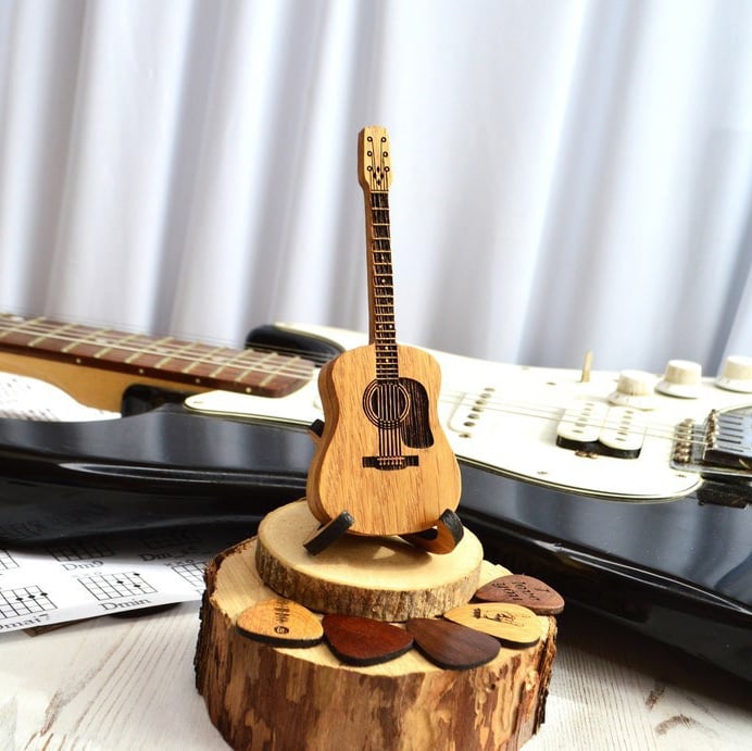 🎁Låda för plektrum till akustisk gitarr i trä🎸