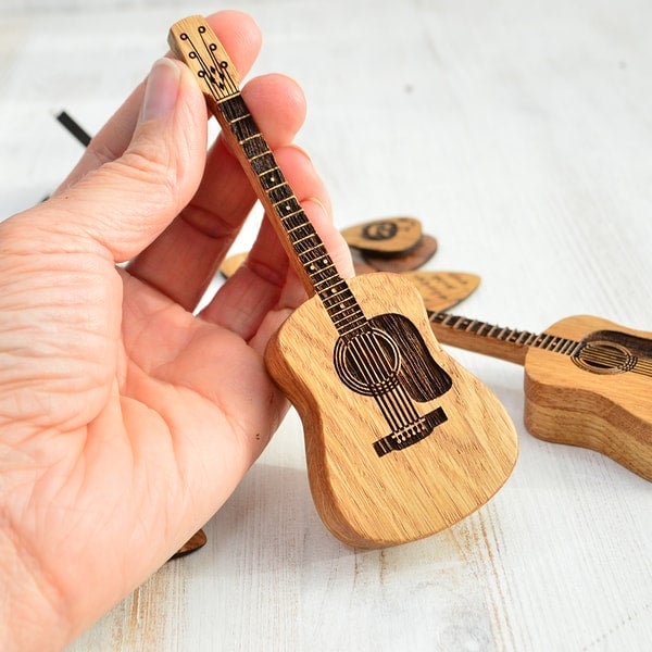🎁Låda för plektrum till akustisk gitarr i trä🎸