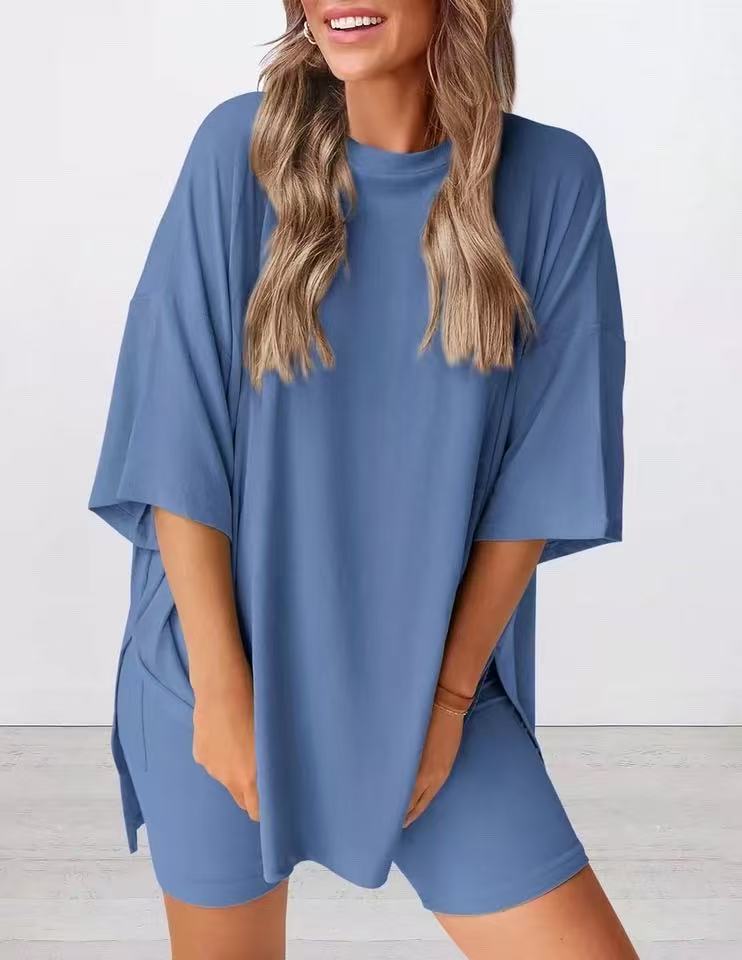 Tvådelat damset, rund halsringning, sommarlig fritidsstil, lös skjorta med slitsar i fållen, kombinerad med cykelbyxor med sidfickor, enkel loungewear, bekväma pyjamas.