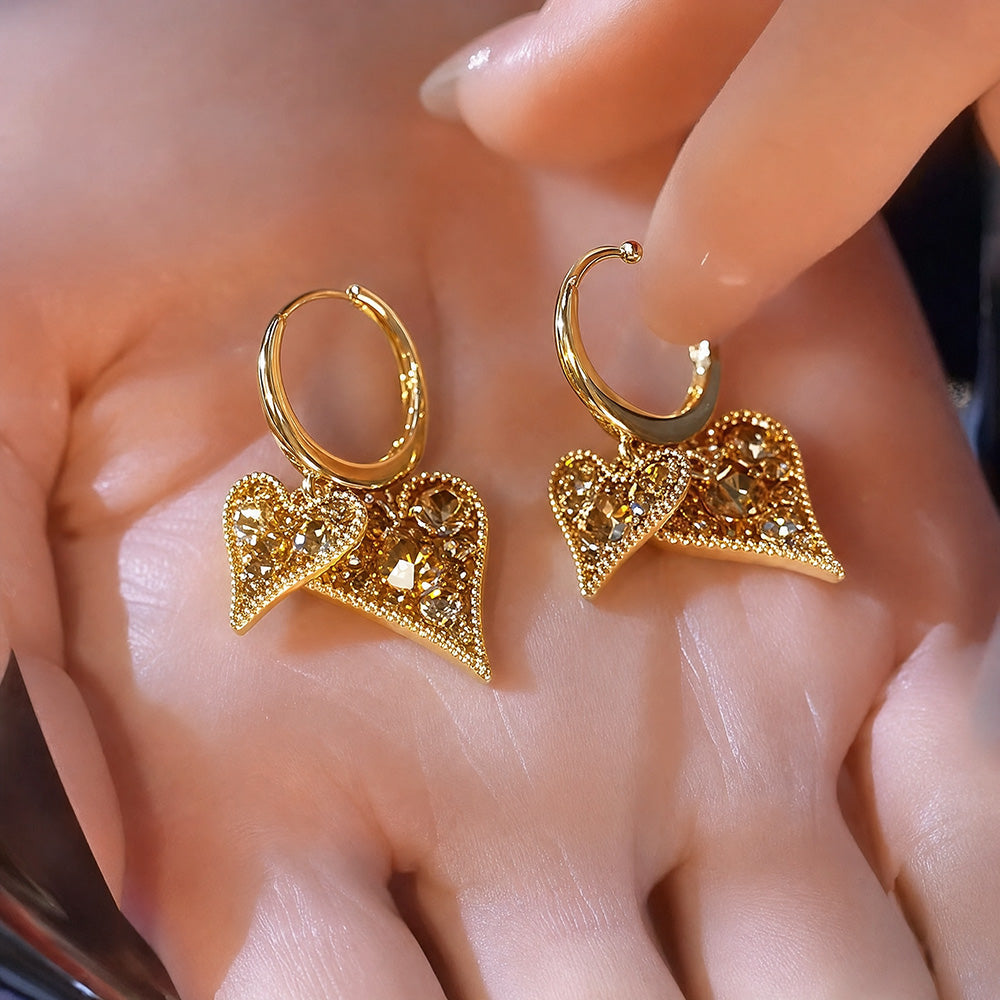 💖Eleganta hjärtformade örhängen i guldton – allergivänliga, trendiga och romantiska – en perfekt present