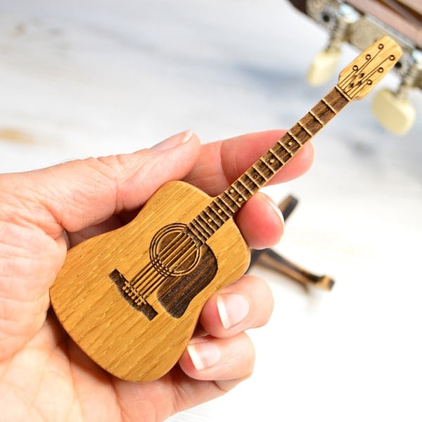 🎁Låda för plektrum till akustisk gitarr i trä🎸