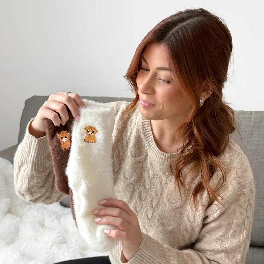 🧦Ultra-värme för kalla dagar🐮Fuzzy höglands-ko-strumpor