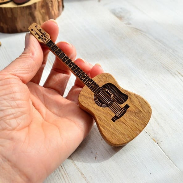 🎁Låda för plektrum till akustisk gitarr i trä🎸