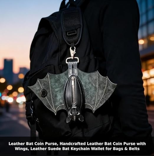 Myntväska i läder med gotisk design och fladdermusmotiv🦇