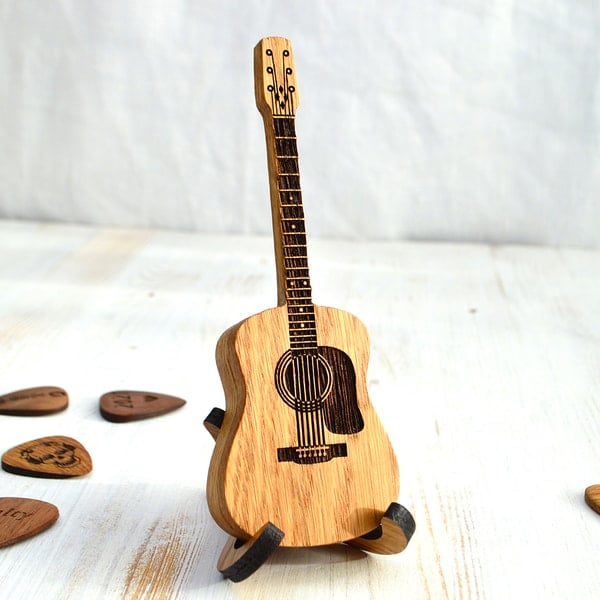 🎁Låda för plektrum till akustisk gitarr i trä🎸