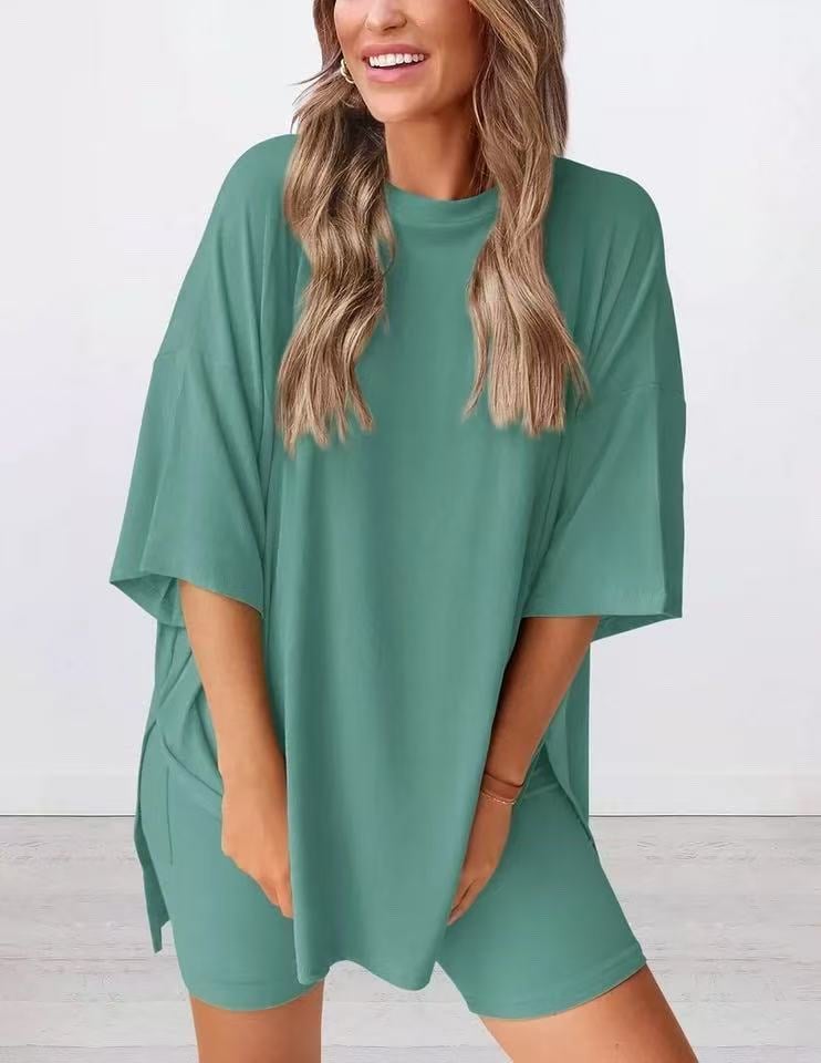 Tvådelat damset, rund halsringning, sommarlig fritidsstil, lös skjorta med slitsar i fållen, kombinerad med cykelbyxor med sidfickor, enkel loungewear, bekväma pyjamas.