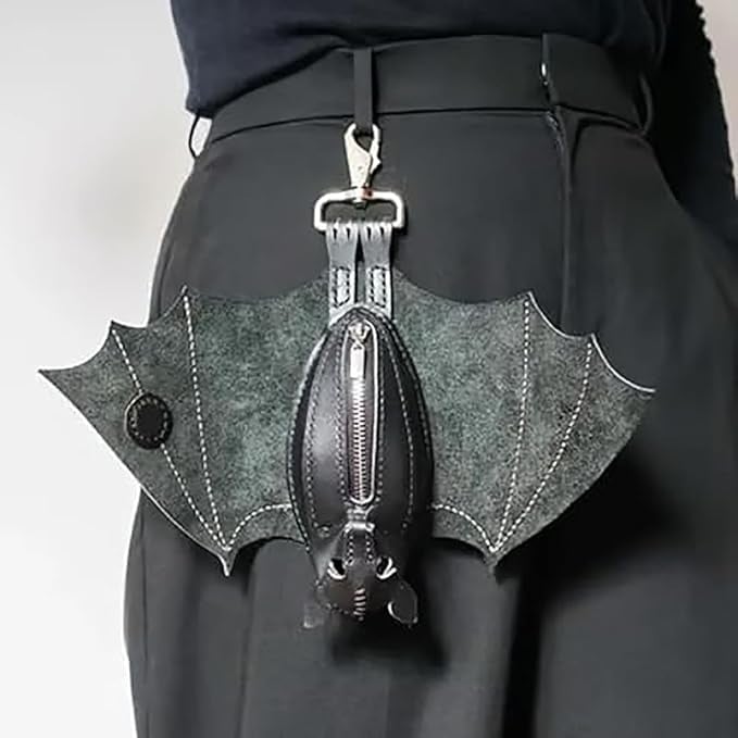 Myntväska i läder med gotisk design och fladdermusmotiv🦇